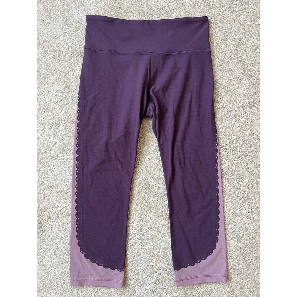 Athleta Elation Scallop Capri Leggings Womens Medium Yoga Athleisure Running